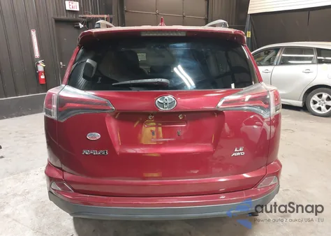 2018 Toyota Rav4 Le z USA, uszkodzony, nr VIN JTMBFREV0JD224587